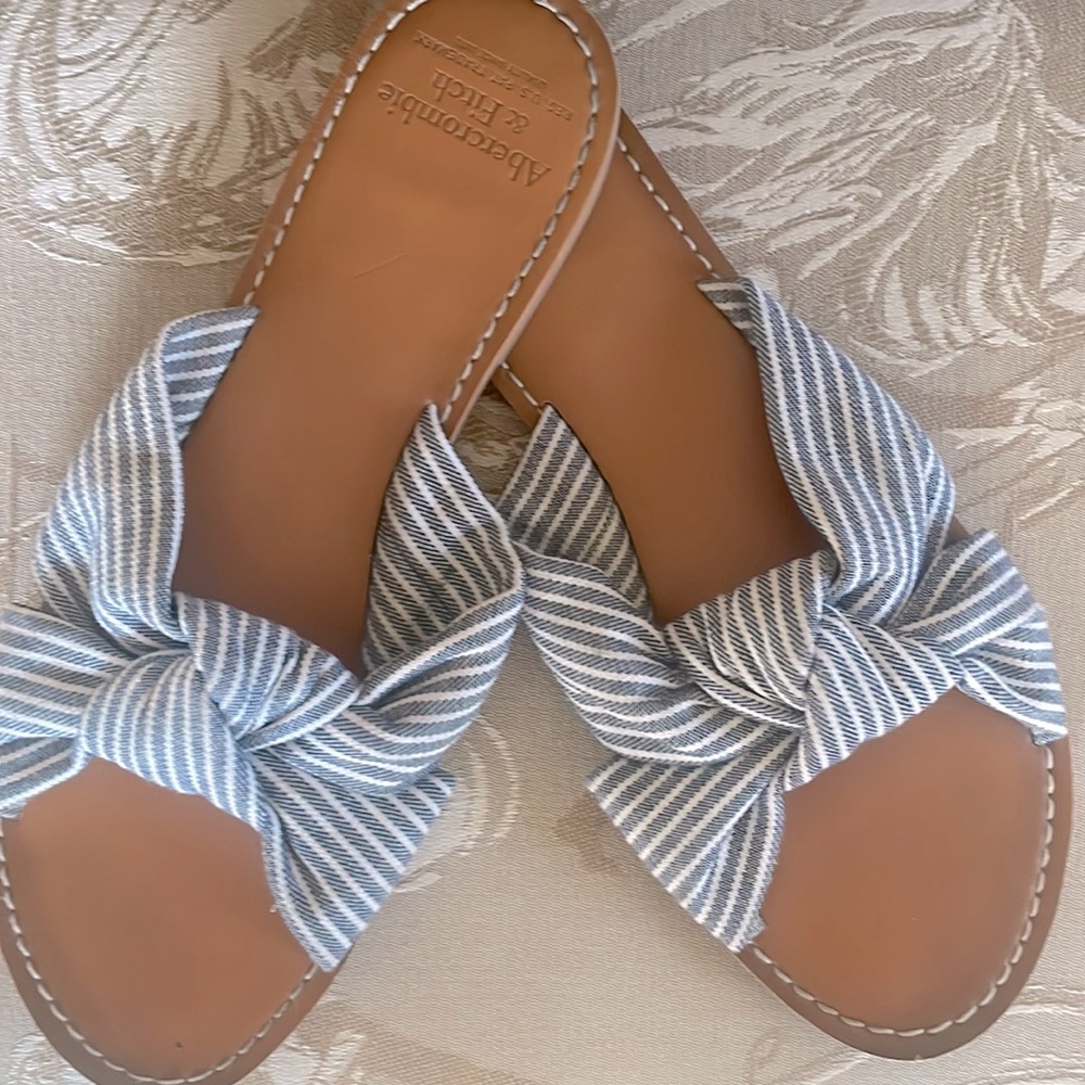 Abercrombie & Fitch striped knotted sandals